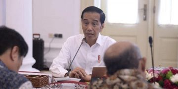 Jokowi Rebukes 3 Ministers for Importing Many Subordinates
