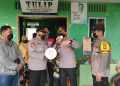 Karimun Police Chief Gives Door Prize to Vaccinated People