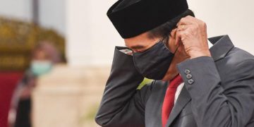Jokowi Allows People to Remove Masks in Open Space
