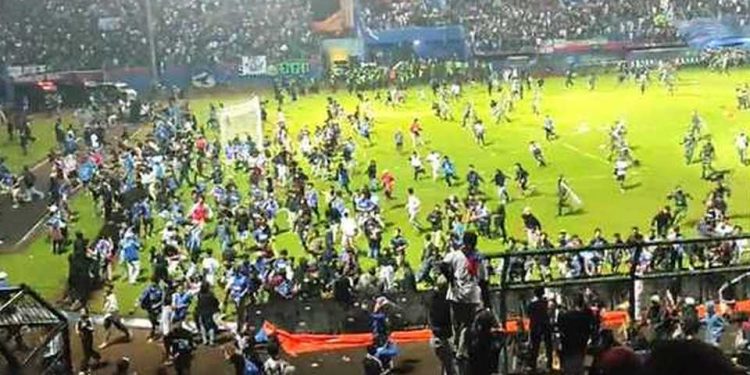 Jokowi Orders Liga 1 Suspension as Malang Tragedy Death Toll Climbs to 153
