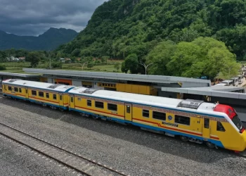 Sulawesi’s First Trains Begin Transporting Passengers in Trial