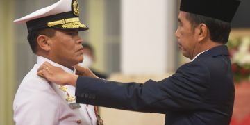 New Navy Chief Tasked to Protect Borders, Modernize Defense