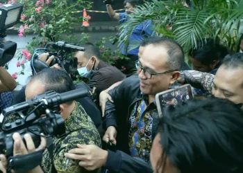 Embattled Ex-Tax Official Rafael Has His Bank Accounts Frozen