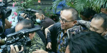 Embattled Ex-Tax Official Rafael Has His Bank Accounts Frozen