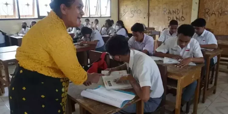 Governor Under Fire for Ordering High Schools to Start at 5 a.m.