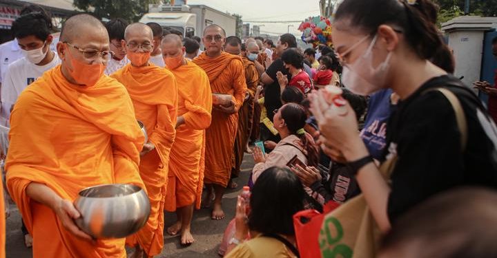 32 Buddhist Monks Walk from Thailand to Java as Part of Thudong