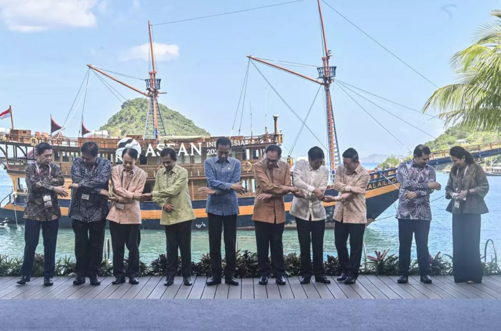 ASEAN leaders pose for a photo during the Summit at Labuan Bajo coastal resort in East Nusa Tenggara, May 11, 2023.