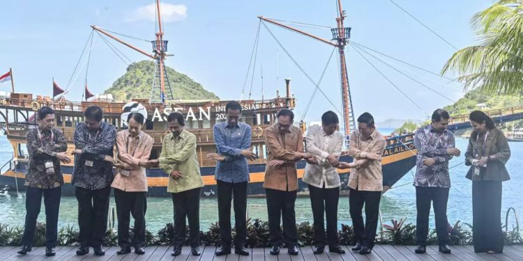 ASEAN leaders pose for a photo during the Summit at Labuan Bajo coastal resort in East Nusa Tenggara, May 11, 2023.