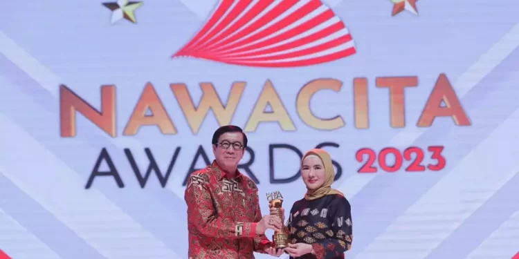 Pertamina CEO Takes Home 2023 Nawacita Award
