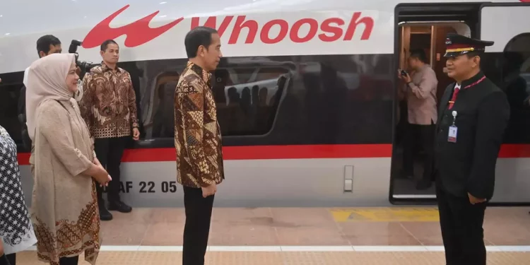 Jokowi Says Building Bullet Train Gives Indonesia Invaluable Experience