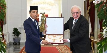 President Jokowi and Foreign Minister Receive Highest Honor from Palestinian Government