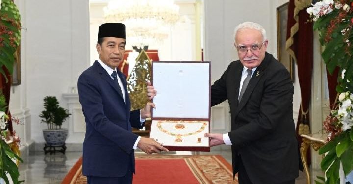 President Jokowi and Foreign Minister Receive Highest Honor from Palestinian Government
