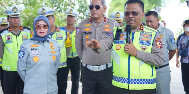 Kakorlantas Pantau Langsung Penumpang AKAP Di Terminal Pulo Gebang