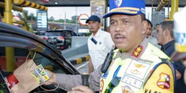 Kakorlantas Dampingi Kapolri Tinjau GT Kalikangkung