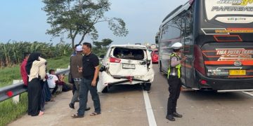 Petugas Sigap Tangani Kecelakaan Bus PO Haryanto di Tol Batang–Semarang, Evakuasi Cepat Cegah Dampak Lebih Luas