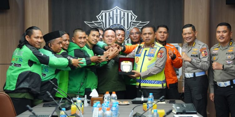 Apresiasi Program Polantas Menyapa, Tekab Ojol Jambi Safari Jalur Darat ke Jakarta