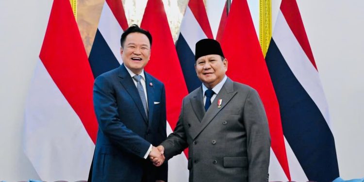 PM Anutin Charnvirakul Tawarkan Pasokan 36 Kendaraan Lapis Baja Amfibi untuk Korps Marinir Indonesia
